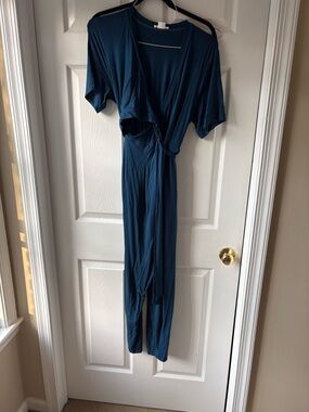 Ingrid and Isabel maternity short sleeve teal jumpsuit size M